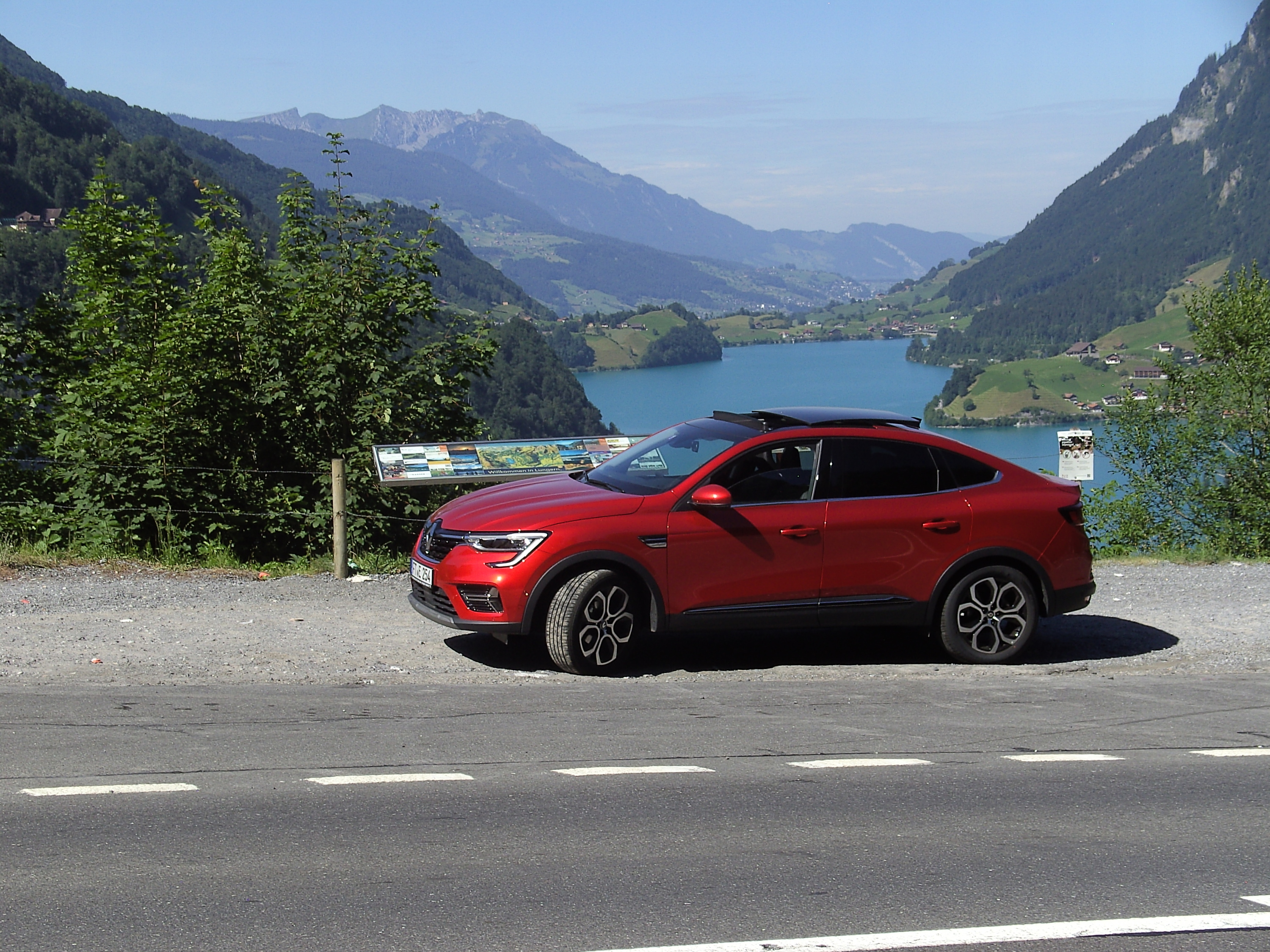 Im Sommerurlaub 2022, im Hintergrund Lungener See und Pilatus (Schweiz)